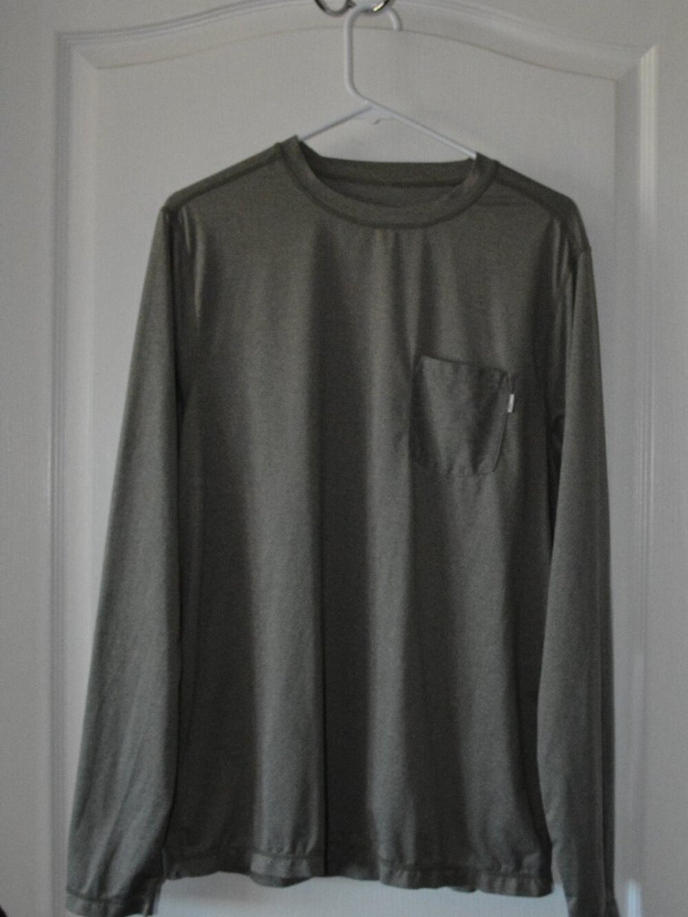 Vouri Men's Tradewind Long Sleeve Pocket T-Shirt without size tag Maybe M-L